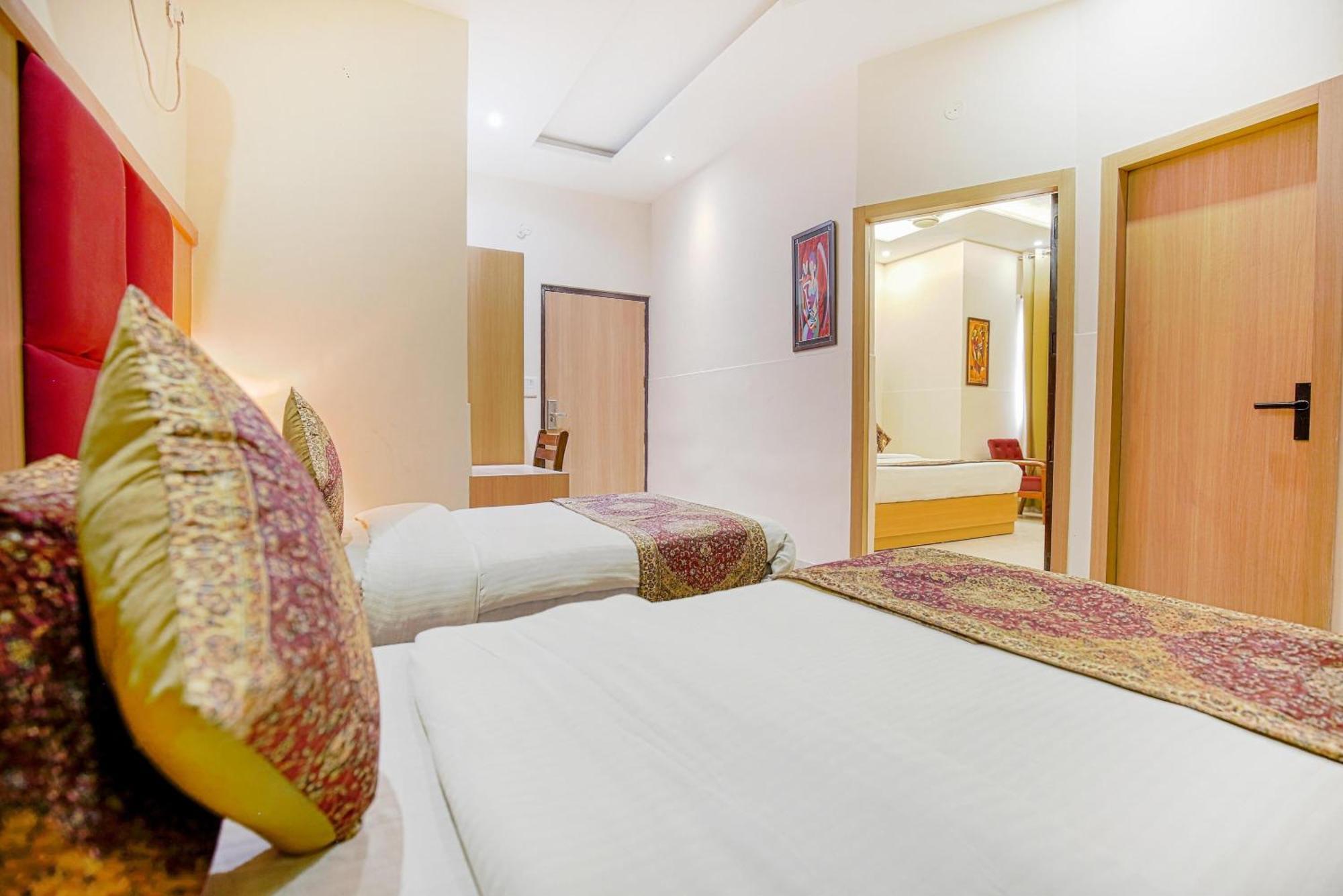 Hotel Ricky International Amritsar Exteriör bild