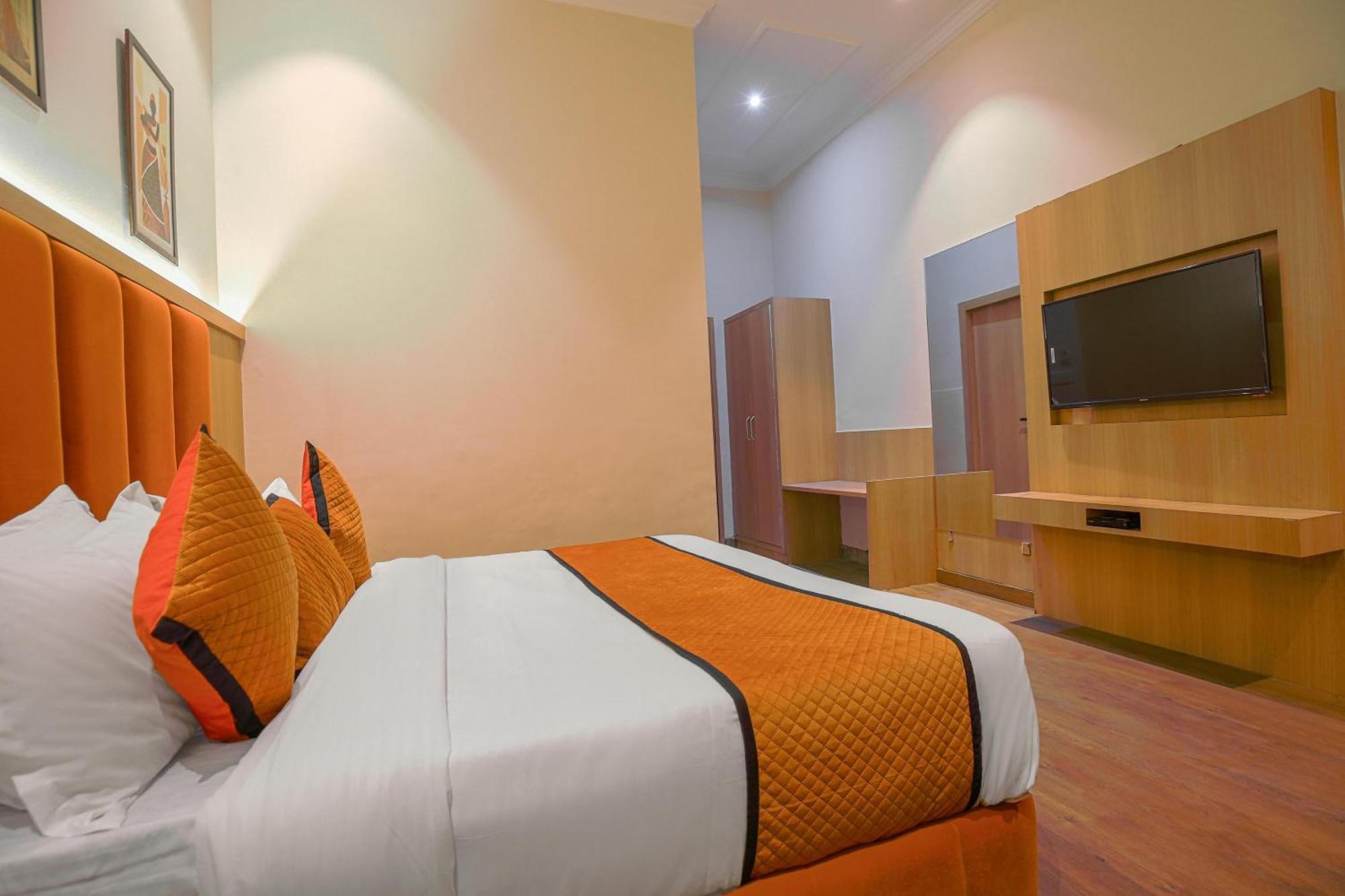 Hotel Ricky International Amritsar Exteriör bild