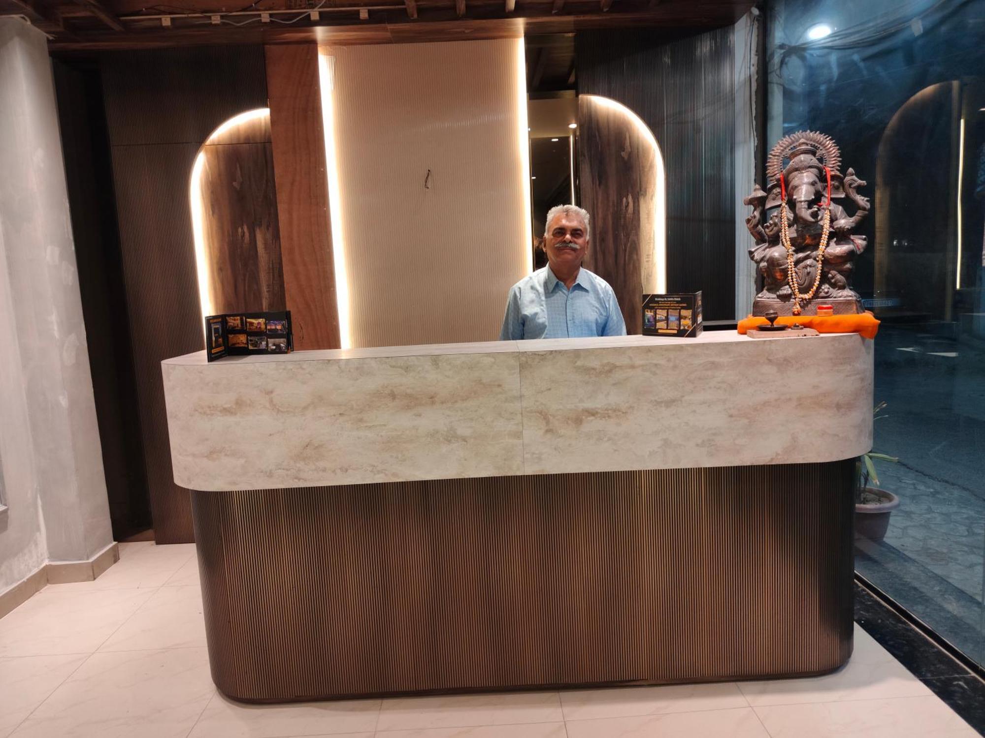 Hotel Ricky International Amritsar Exteriör bild