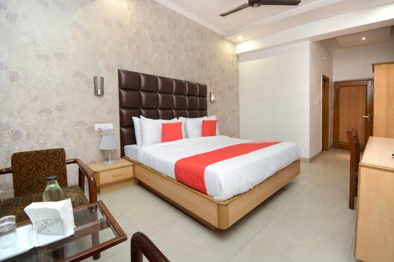 Hotel Ricky International Amritsar Exteriör bild