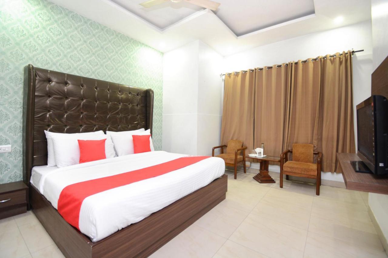 Hotel Ricky International Amritsar Exteriör bild